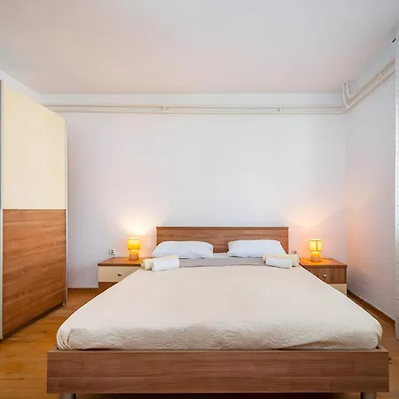 Casa vacanze Spacious Joy With Pool And Playground, Suhovare *