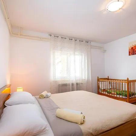 Ferienhaus Spacious Joy With Pool And Playground, Suhovare Policnik