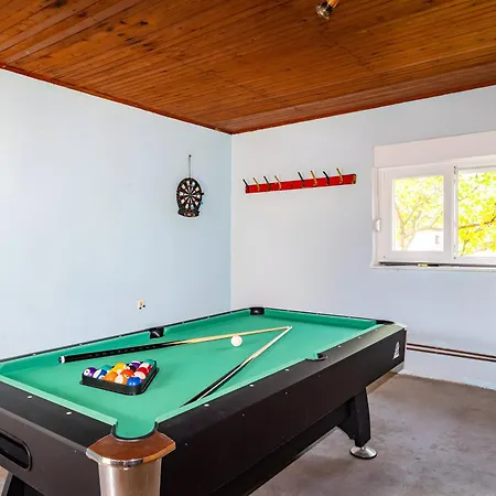 Spacious Joy With Pool And Playground, Suhovare * Policnik