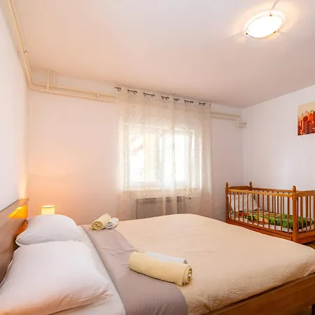 Spacious Joy With Pool And Playground, Suhovare Ferienhaus