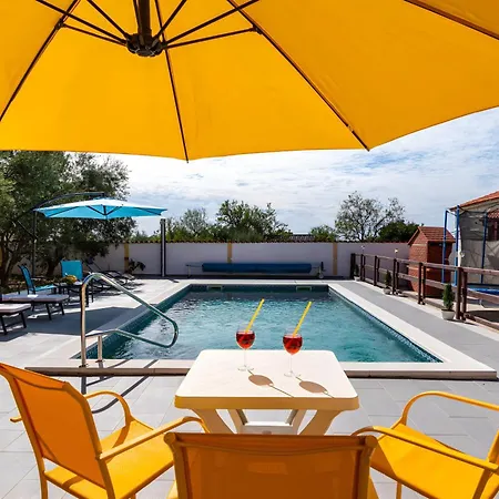 Spacious Joy With Pool And Playground, Suhovare Ferienhaus