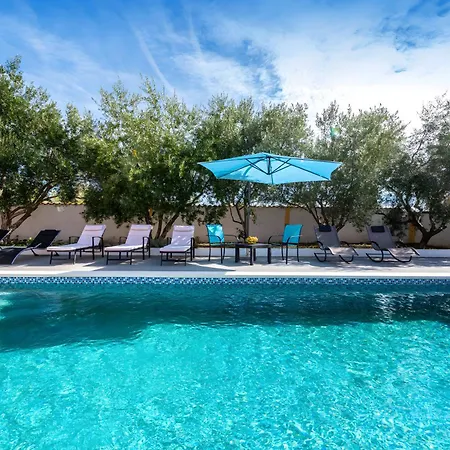 Ferienhaus Spacious Joy With Pool And Playground, Suhovare Policnik