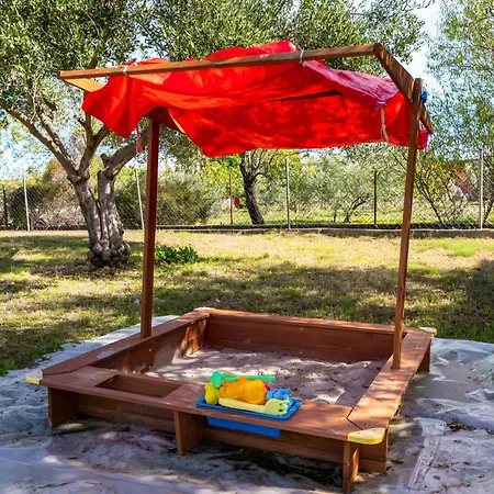 Ferienhaus Spacious Joy With Pool And Playground, Suhovare Policnik