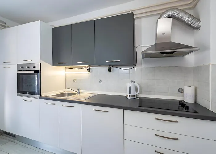 Semesterbostad Spacious Joy With Pool And Playground, Suhovare *