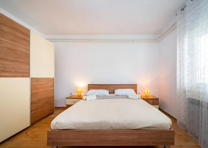 Semesterbostad Spacious Joy With Pool And Playground, Suhovare *