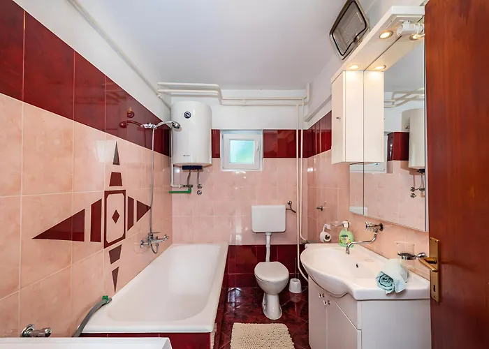 Semesterbostad Spacious Joy With Pool And Playground, Suhovare Policnik