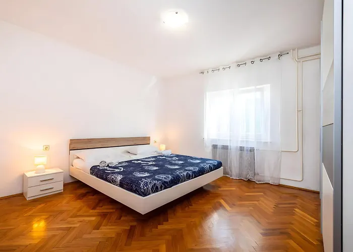 Spacious Joy With Pool And Playground, Suhovare Semesterbostad *