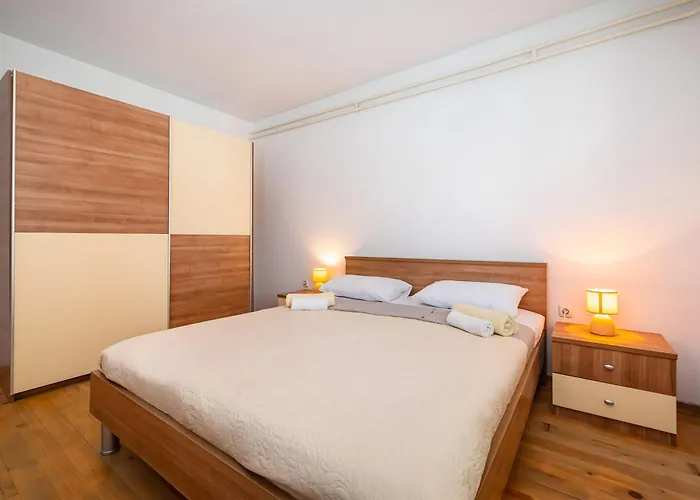 Semesterbostad Spacious Joy With Pool And Playground, Suhovare